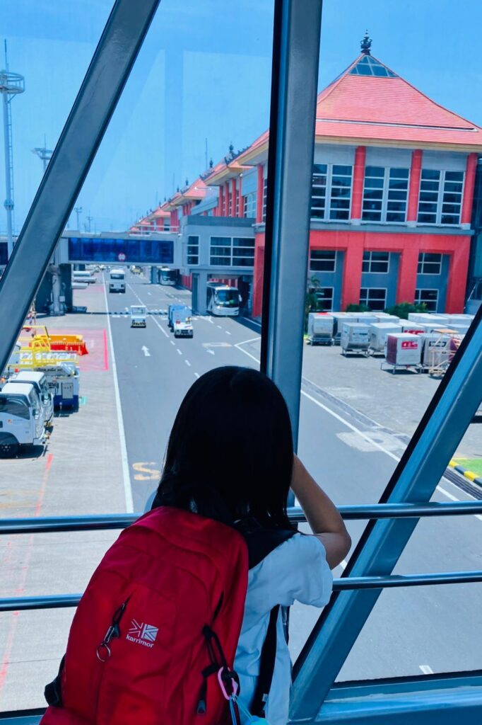 飛行機を降りて初めて見えるバリ島